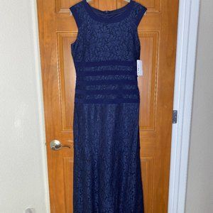 Beautiful dress with lace overlay and waist detail